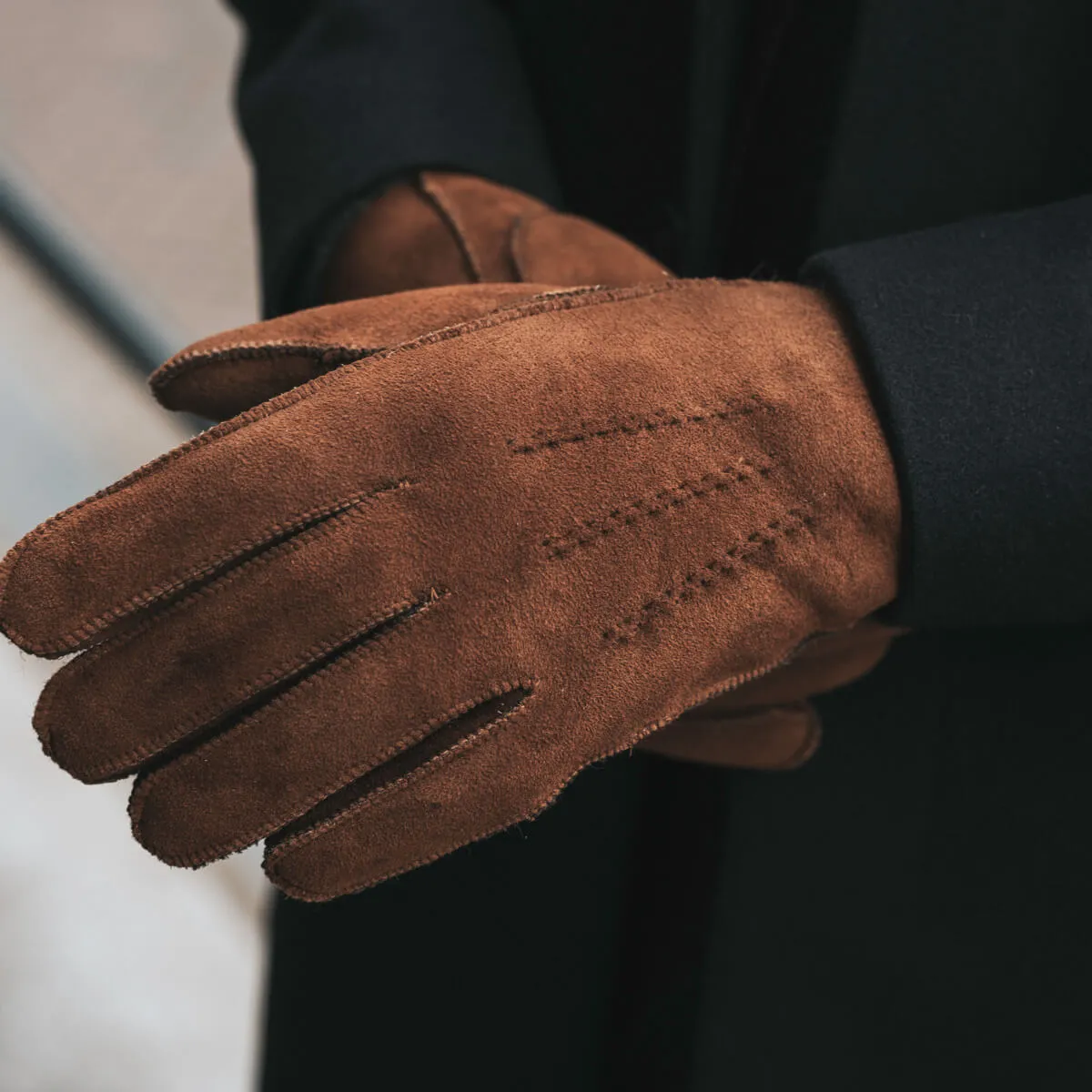 Clooney (brown) - suede leather gloves with luxurious sheep fur lining