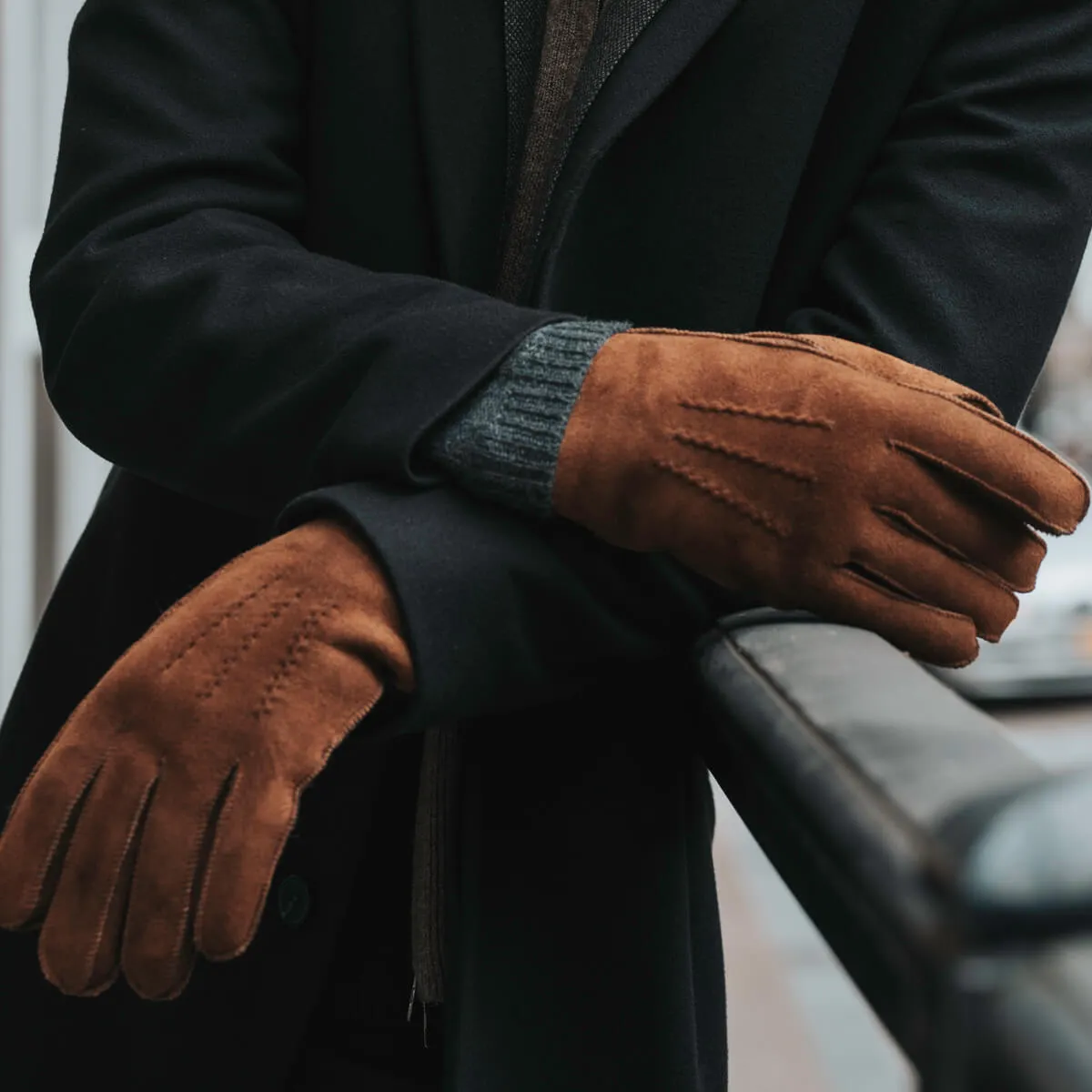 Clooney (brown) - suede leather gloves with luxurious sheep fur lining