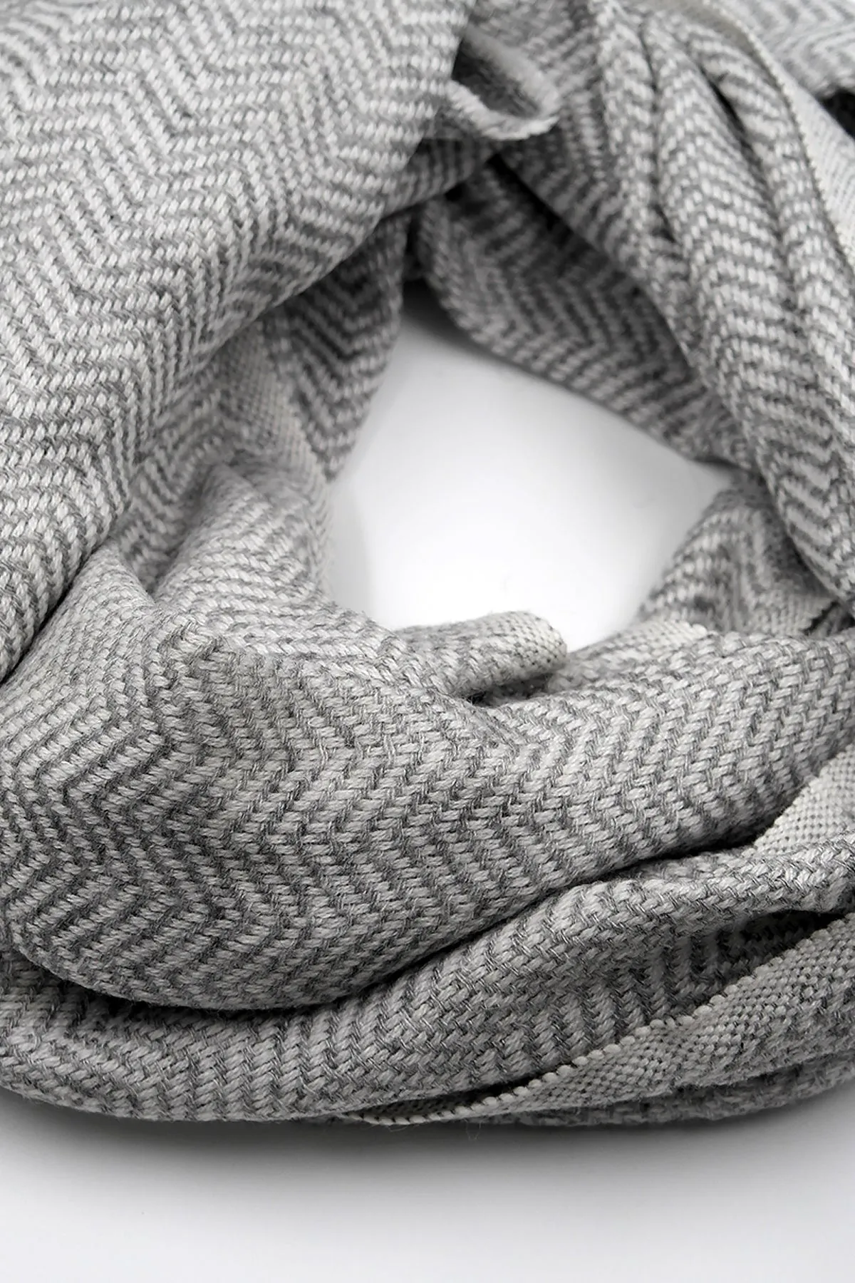 Herringbone Pattern scarf in 100% cashmere