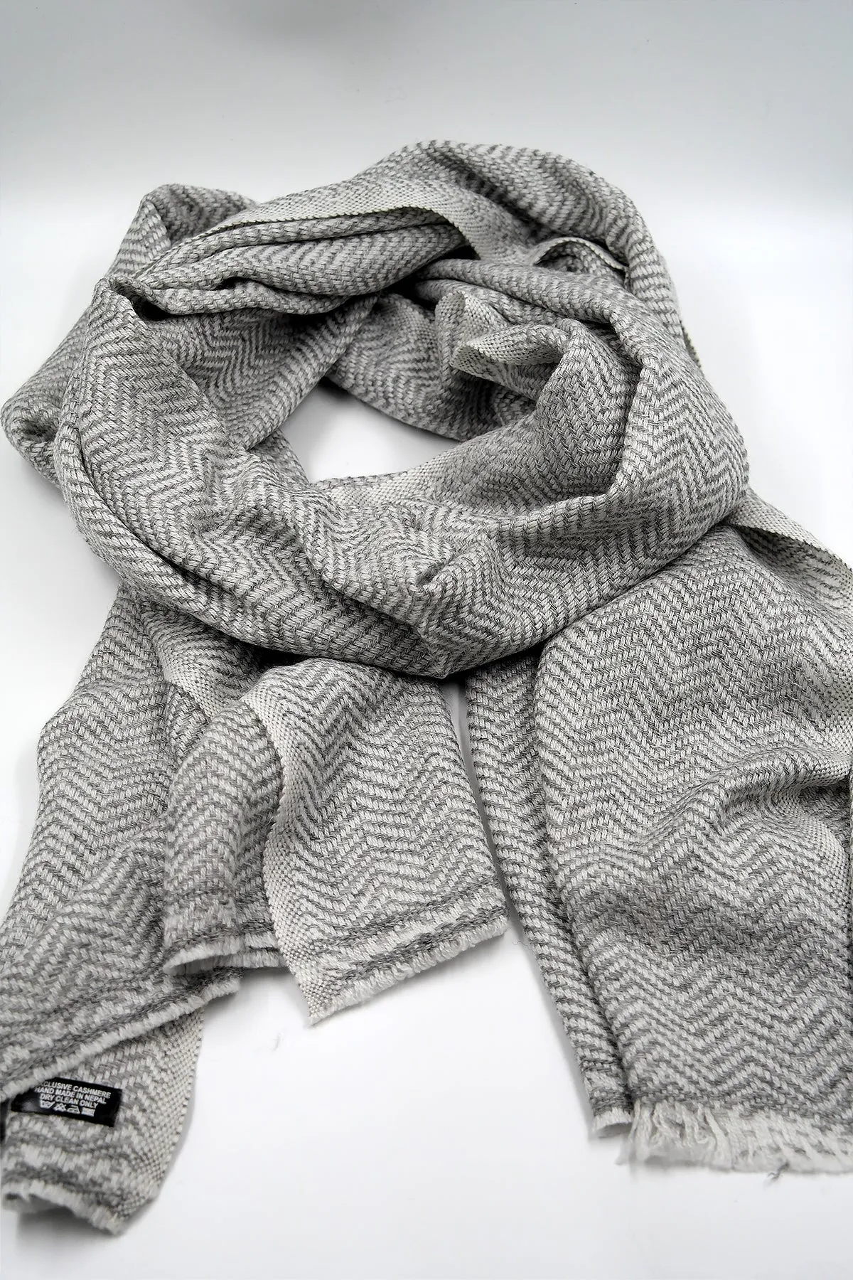 Herringbone Pattern scarf in 100% cashmere