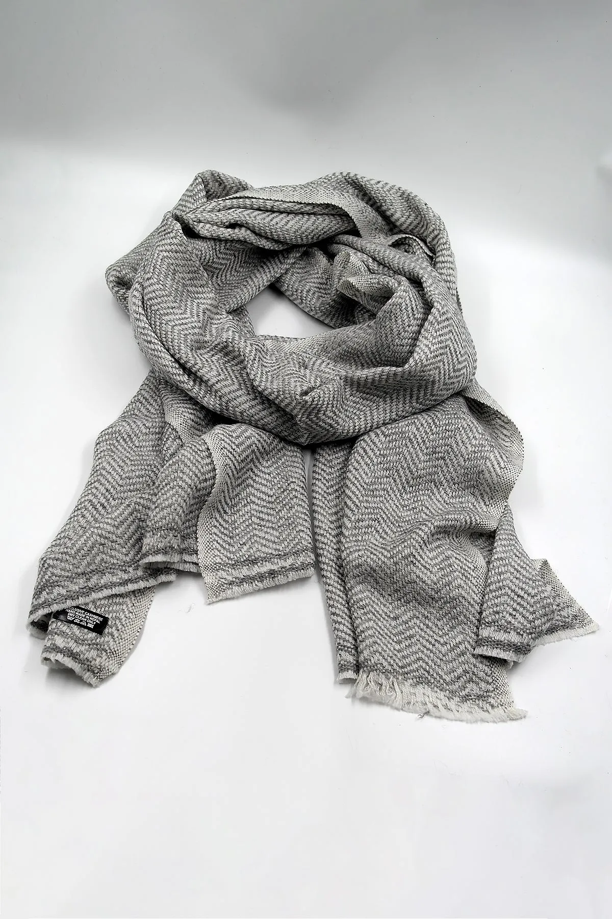 Herringbone Pattern scarf in 100% cashmere