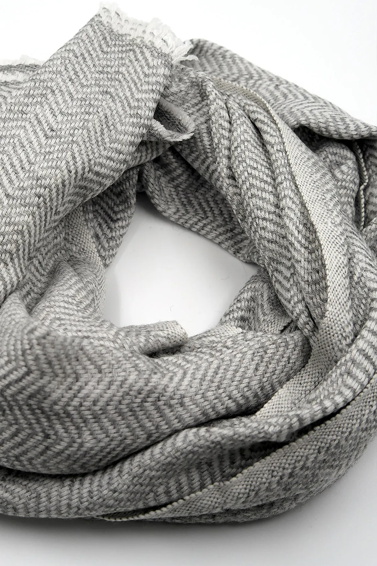 Herringbone Pattern scarf in 100% cashmere