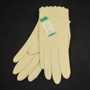 NOS Cream Scallop Gloves