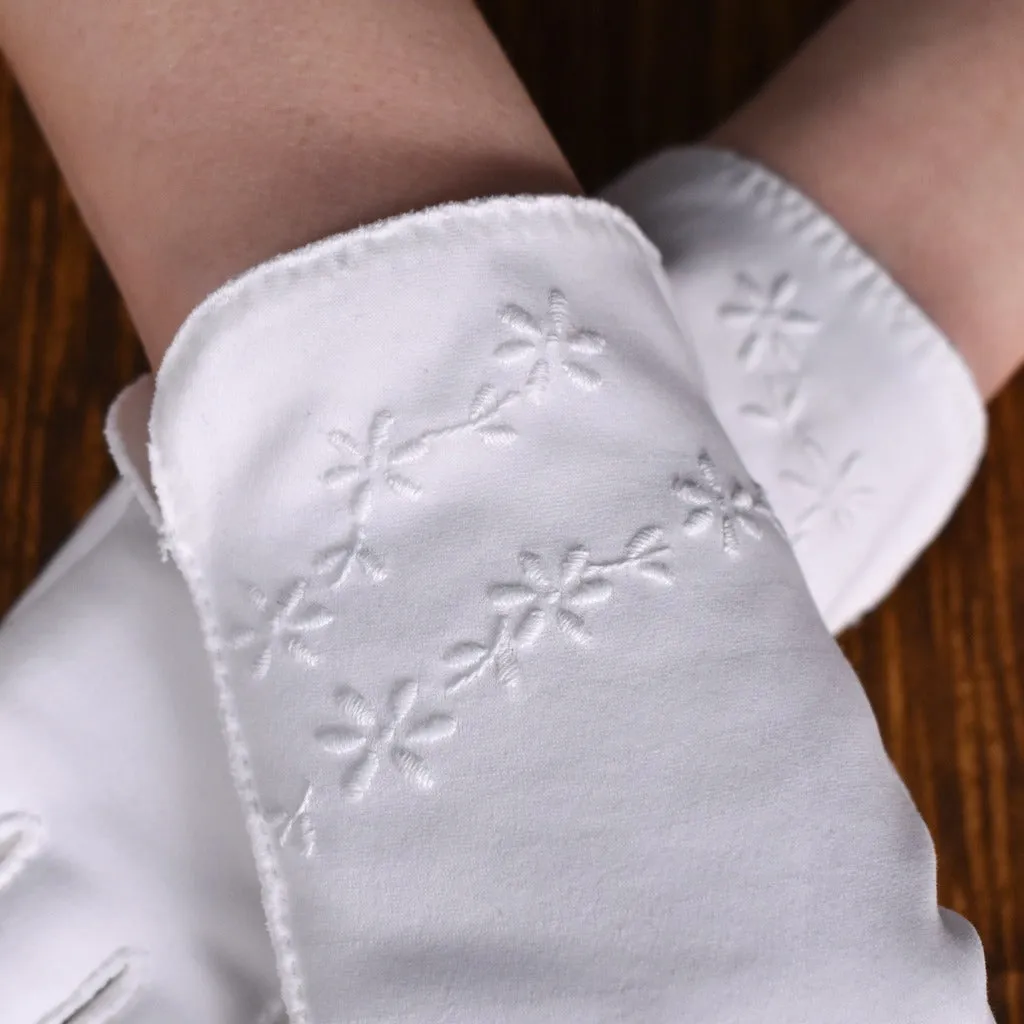 Short White Gloves with Embroidered Daisies