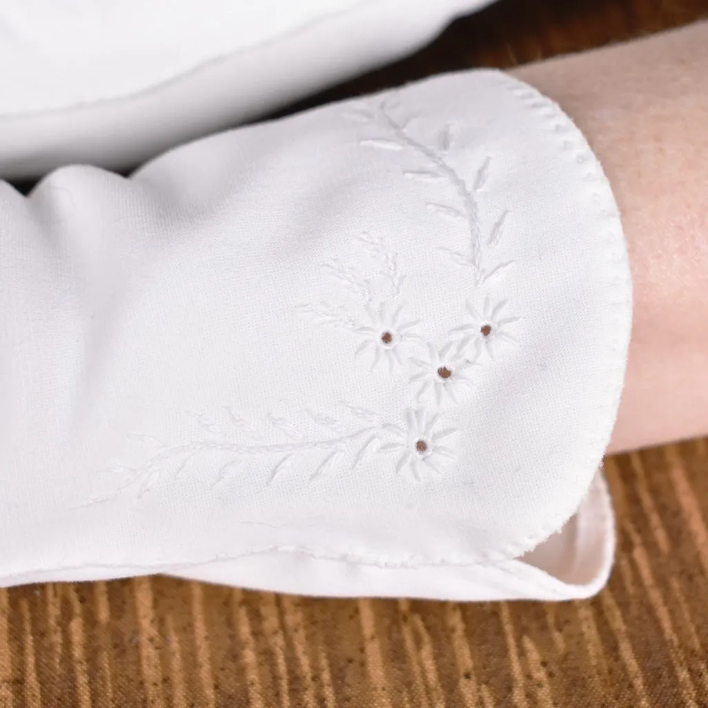 White Embroidered Daisy Vintage Gloves